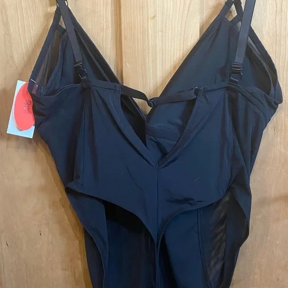 Black Asymmetrical Cut Out Sleeveless Bodysuit - Picture 4 of 8